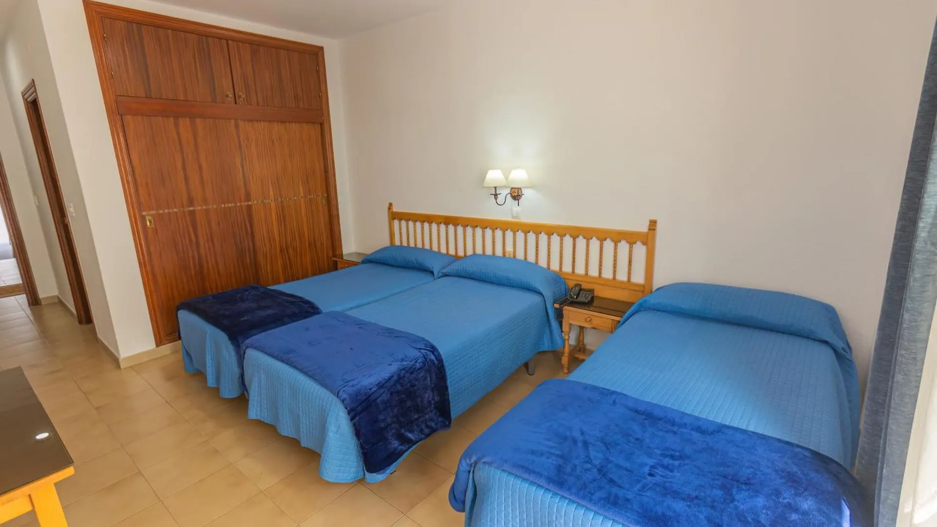 Hotel Tres Jotas Conil Conil De La Frontera 2*,