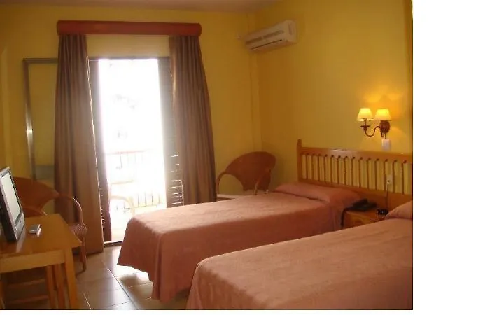 Hotel Tres Jotas Conil Conil De La Frontera 2*,  Spain