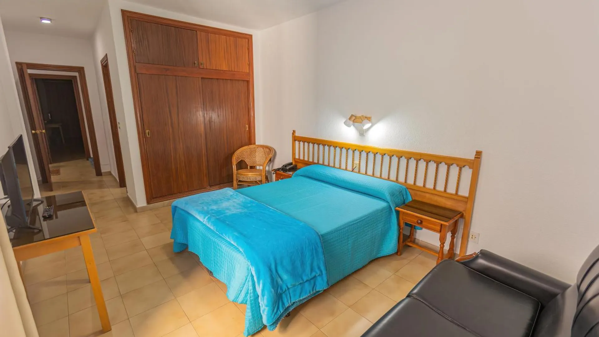 Hotel Tres Jotas Conil Conil De La Frontera 2*,  Spain