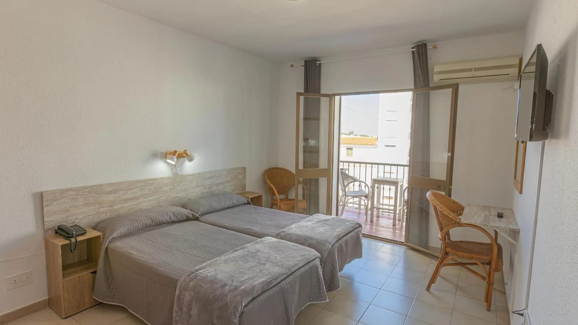 Hotel Tres Jotas Conil Conil De La Frontera