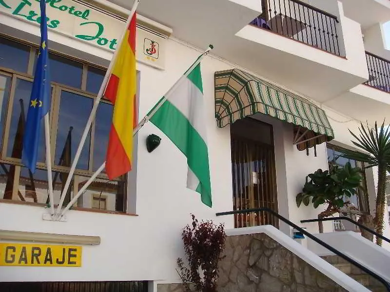 Hotel Tres Jotas Conil Conil De La Frontera 2*,