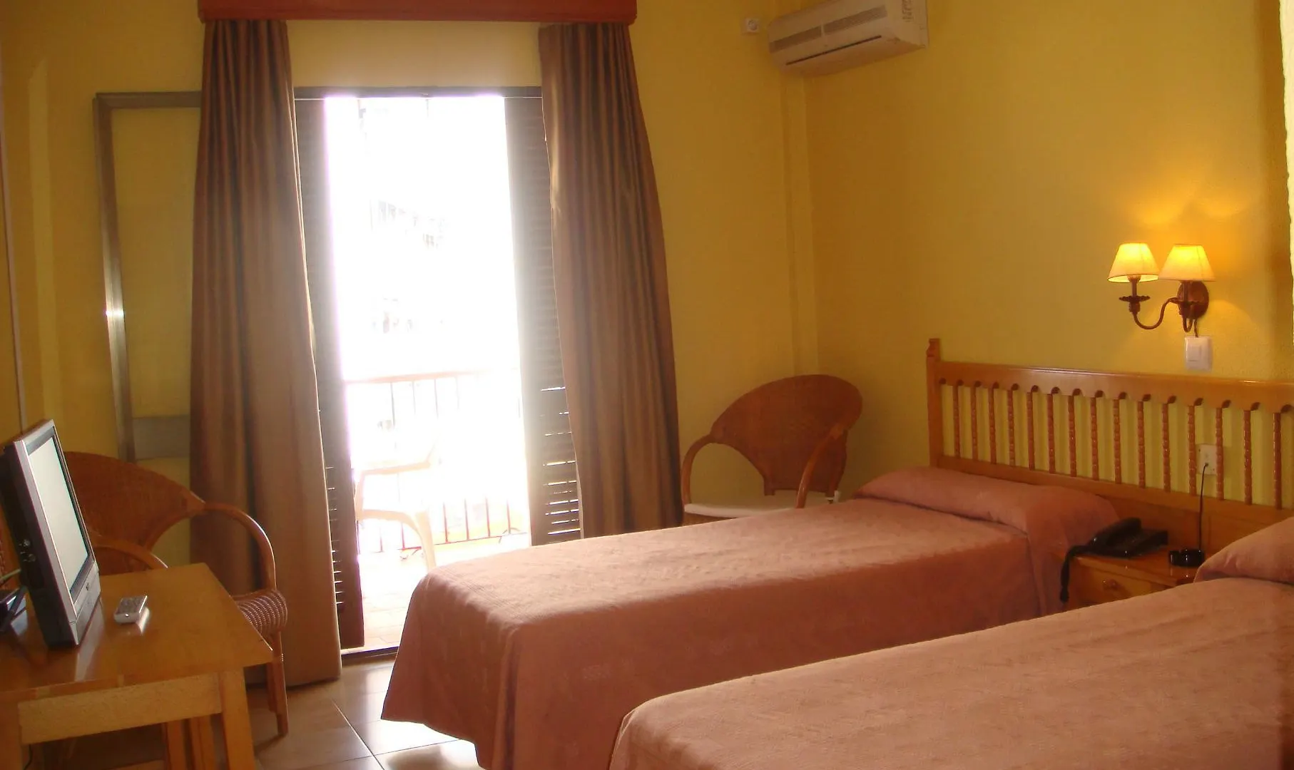 Hotel Tres Jotas Conil Conil De La Frontera